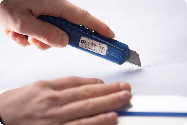 cutting in cutting mat with snap-off blade